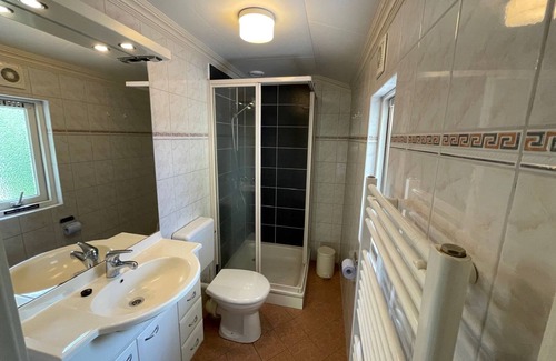 Elst Ski Chalet | Nice chalet, covered terrace and in nature reserve