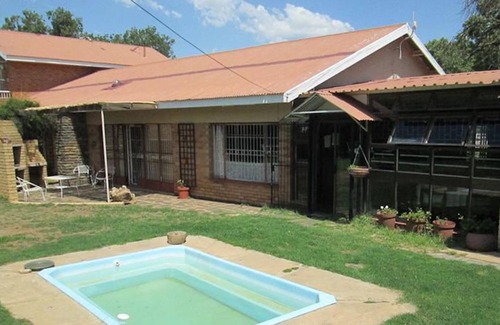 Bayswater House | Nice Family Room with Bunk Beds and kitchenette