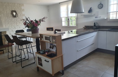 Chateauneuf-les-Martigues Villa | Nice villa with swimming pool +2 T2 for 15 people