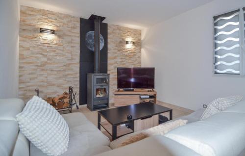 La Capelle-et-Masmolene House | Nice Home In La Capelle-Et-Masmolèn