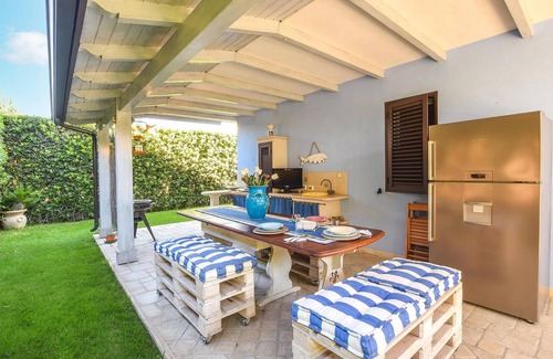 Casuzze House | Nice home in Casuzze-Finaiti with sauna