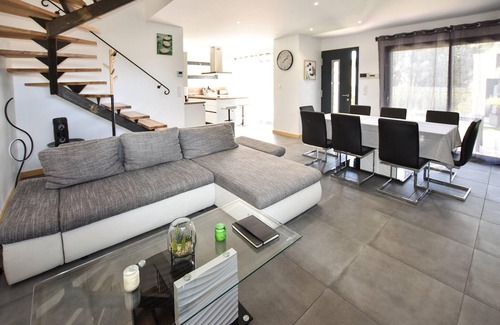 Colonzelle House | Nice home in Colonzelle with WiFi