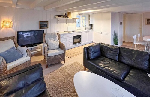 Flekkerøy House | Nice home in Flekkerøy with kitchen