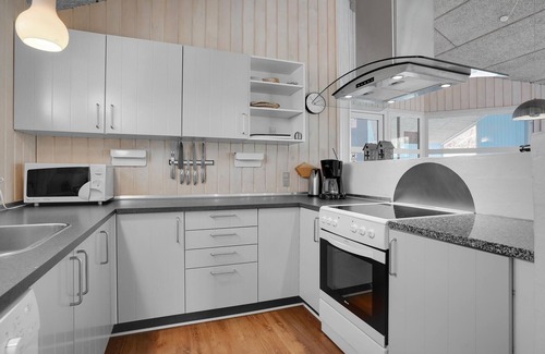 Fjellerup Strand House | Nice home in Glesborg with sauna