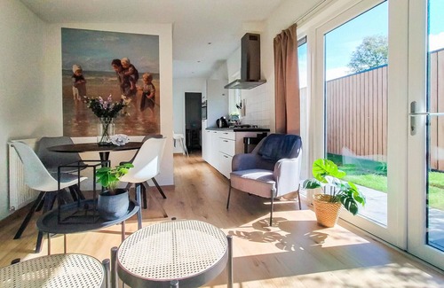 Heinkenszand House | Nice home in Heinkenszand with kitchen