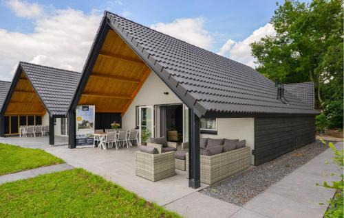 Kerkdriel House | Nice Home In Kerkdriel With Kitchen