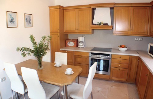 Nea Makri House | Nice home in Nea Makri with kitchen