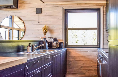 Nedstrand House | Nice home in Nedstrand with kitchen