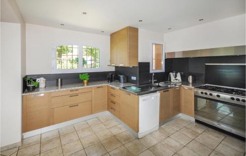 Les Maillans House | Nice Home In Roquefort Les Pins