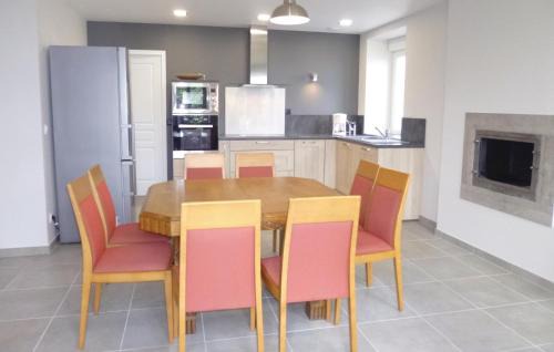 Saint-Marcouf House | Nice Home In Saint-Marcouf With Kitchen