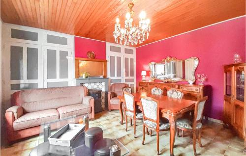 Bourthes House | Nice Home In Senlecques With Kitchen