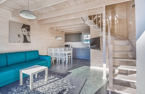 Sianozety House | Nice home in Sianozety with kitchen