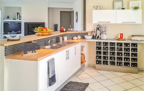 La Roche-Chalais House | Nice Home In St-Michel-Lecluse-Le-
