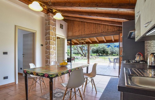 Torrenova House | Nice home in Torranova with kitchen