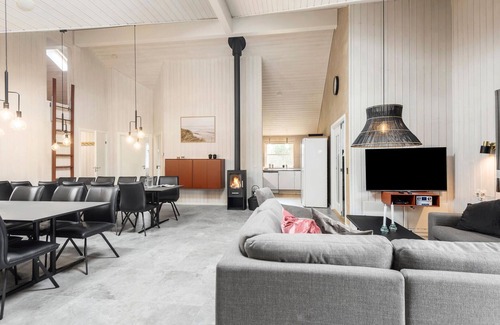 Vejers Strand House | Nice home in Vejers Strand with kitchen