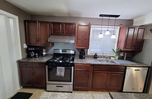 West Seneca House | Nice house with private parking, king bed fenced yard
