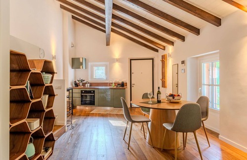 Como Apartment | Nice apartment for 4 people with A/C, pool, WIFI, TV and patio