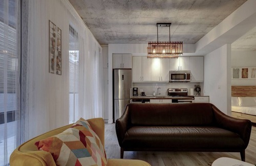 International District Apartment | Nice loft in Montreal's Old Port, blending historic charm with modern comfort in a prime location.