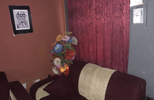 Kumasi House | nice single room with air conditioning and wireless internet