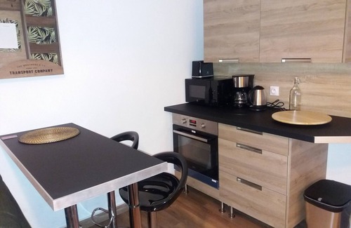 Saint-Marc Apartment | Nice studio with terrace, downtown Brest