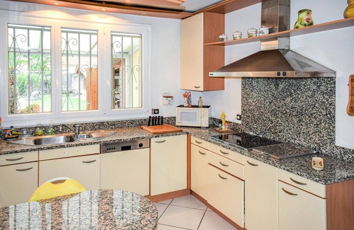 Vic-en-Bigorre House | Nice vacation home with beautiful swimming pool north of Tarbes.