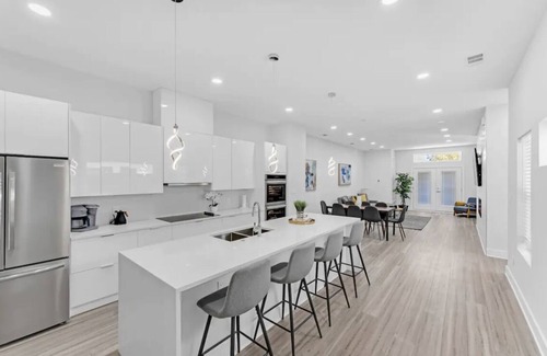 Oak Lawn House | Niché In Dallas- within minutes of all Downtown Dallas desires💎