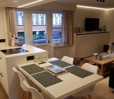Duinbergen Apartment | Nieuw app met tuin en terras, gratis parking, aan zee, vlakbij Brugge