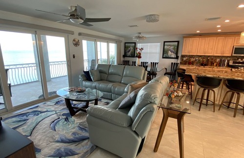 Cutthroat Harbor Estates House | Night jasmine oceanfront vacation house