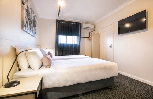 Royal Park Hotel | Nightcap at Hendon Hotel