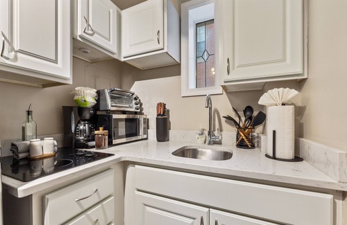 German Village House | Nightingale Cottage - Near NCH!