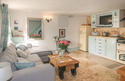 Lower Trengale Cottage | NIGHTINGALE COTTAGE, pet friendly, with open fire in Lostwithiel