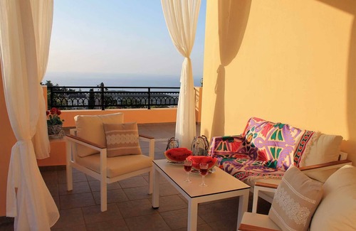 Roussospiti Villa | Νikolaos Villa with Private Pool, Playground & BBQ