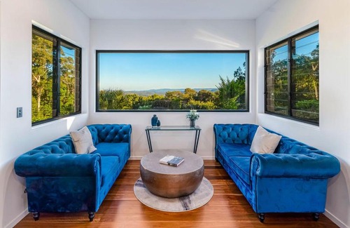 Ninderry House | Ninderry Manor-Spectacular Hinterland retreat