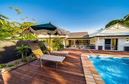 Ninderry House | Ninderry Manor-Spectacular Hinterland retreat
