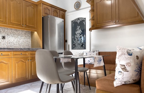 Rhodes Town House | NJ Apartments: The Island Edition