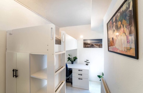 Kralingen-Crooswijk Resort | 108 m² Private room ∙ 1 bedroom ∙ 1 guest