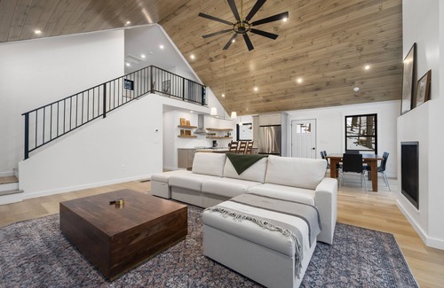 Turin House | nLuxurious Tug Hill Lodge-Direct Snowmobile Access