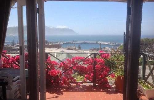 Simon's Town Apartment | No. 1 Living Waters