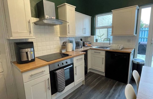 Newent House | No. 2 High Street, Newent – characterful Victorian house