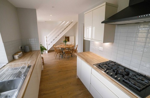 Brighton House | No. 26…The Perfect Brighton Getaway! Free Parking! Private Garden! Sleeps 6!