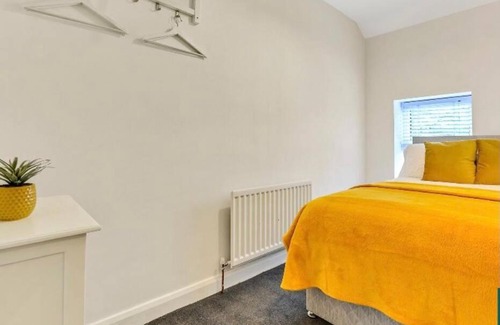 Londonderry Villa | No 8, Lawrence Hill