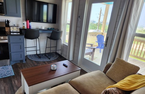Gilchrist Cabin | No Egrets- Beach & Bay Views, Steps from Beach