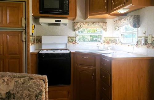 Vulcan County House | No Haul Trailer Vacation with Rockies View