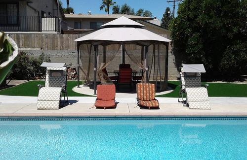 North Hollywood House | No.Ho. Pool House Suite & Private Bdrm 2ba!.