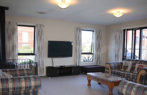 Hanmer Springs Cottage | Noble No 6 - Hanmer Springs Holiday Home