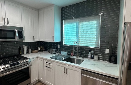 NoHo Arts District House | NOHO: 1 Bedroom, 1 Bathroom New Modern Home with Gated Parking