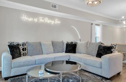 Tulane - Gravier House | Nola Stay Patio French Quarter Events