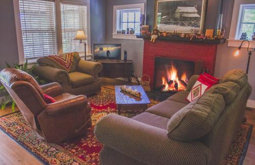 Greeneville House | Nolichuckey Bluffs Bed & Breakfast Cabins