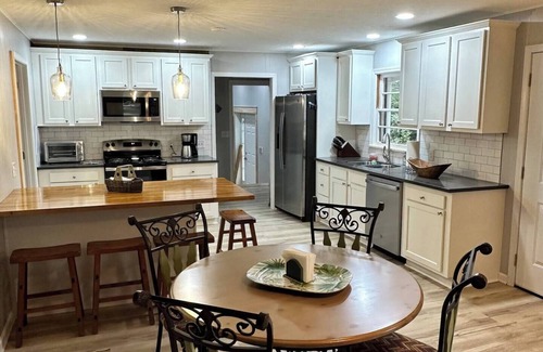 Clarkson House | Nolin Lake Waterfront Home