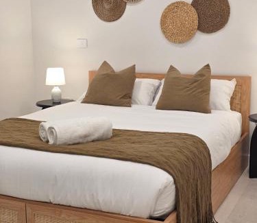 Burwood Apartment | Nomadic 2 bedroom Apt in Burwood near everything